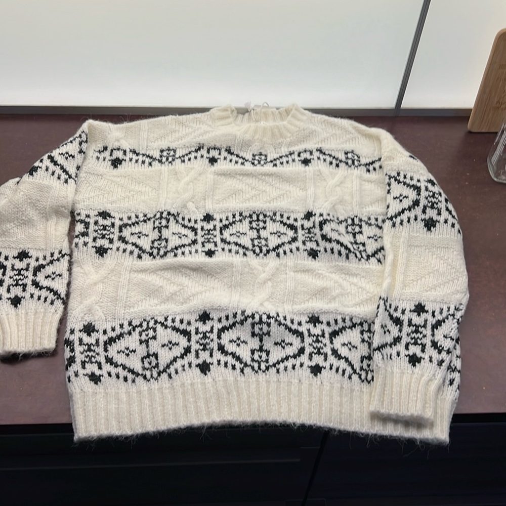 Little Lies sweater, never worn. Super soft!
